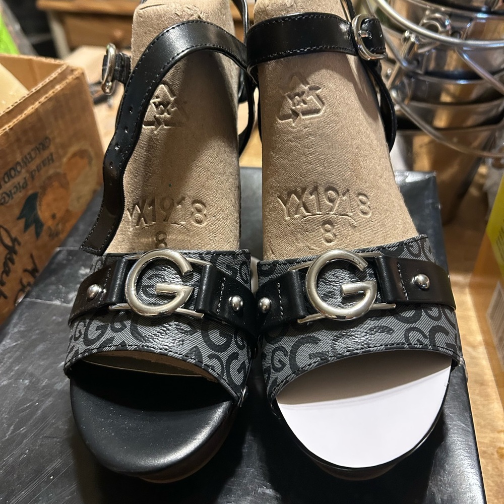 GBG Los Angeles Black and Gray Sandals